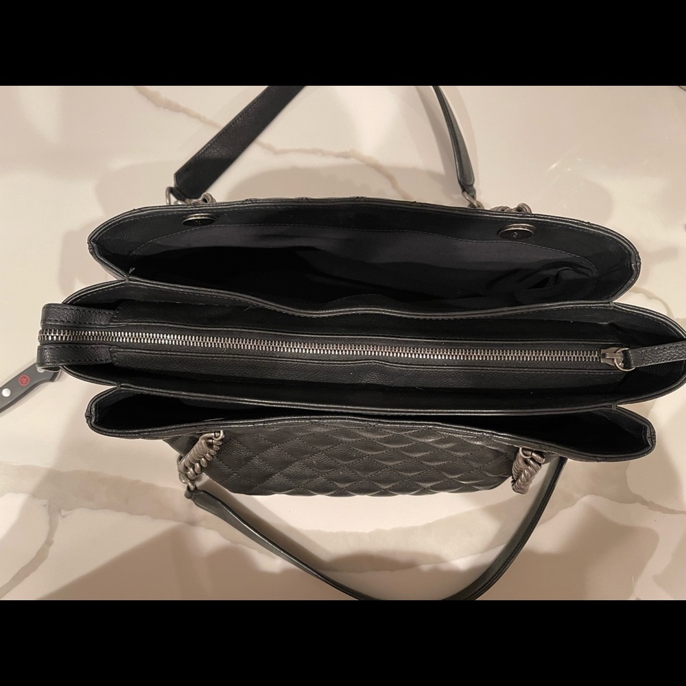 CHANEL QUILTED CC CHAIN MEDALLION BLACK CAVIAR SHOPPING TOTE - Picture 13 of 16